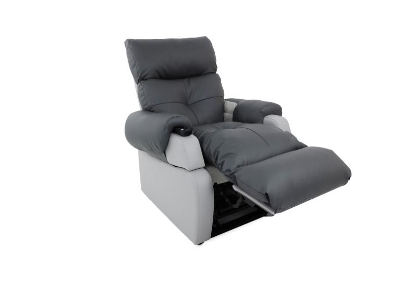 Grijze relaxzetel met uitgeschoven voetensteun